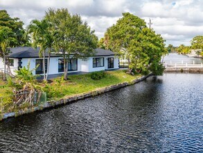 2856 NW 10th Ave in Wilton Manors, FL - Building Photo - Building Photo