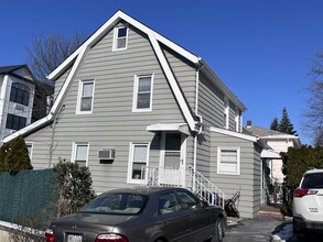 2018 Jones Rd, Unit 2 in Fort Lee, NJ - Foto de edificio - Building Photo