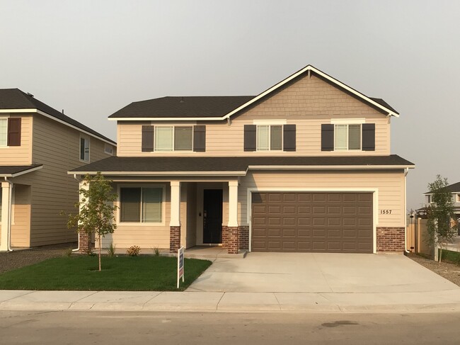 property at 1557 N Alderleaf Ave