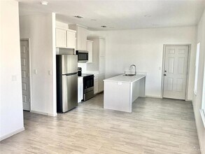 7803 N 58th Ln in Mission, TX - Foto de edificio - Building Photo