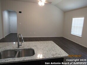 619 Heathers Wy in Seguin, TX - Building Photo - Building Photo