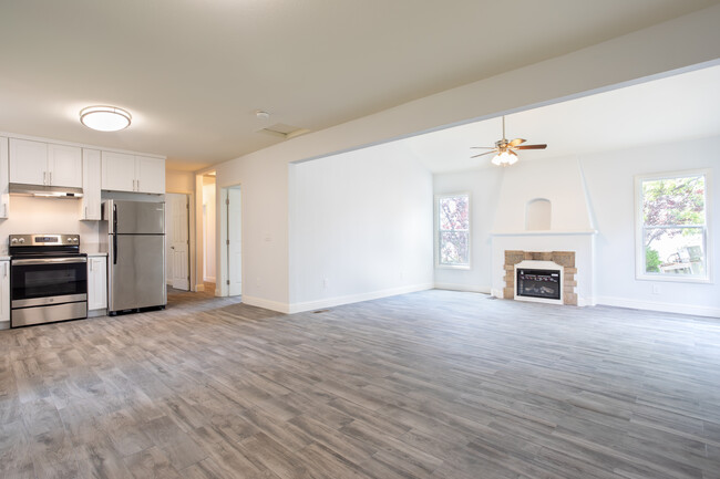 Oakland Heights - Senior Apartments in Oakland, CA - Building Photo - Interior Photo