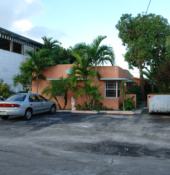 817 NE 16th Ter in Fort Lauderdale, FL - Building Photo