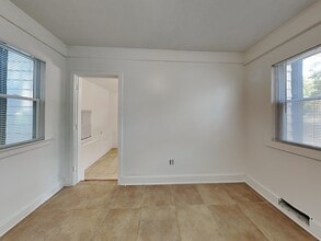 542 S Evelyn Pl NW, Unit 254 in Atlanta, GA - Building Photo - Building Photo