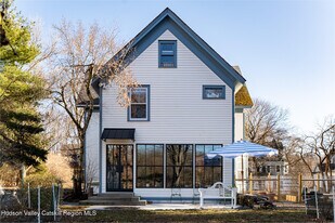 5 Fairview Ave in Chatham, NY - Building Photo