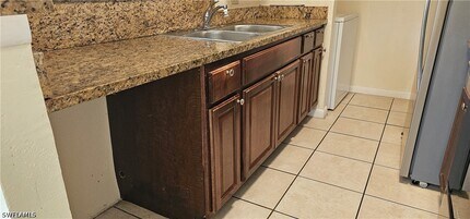 2865 Winkler Ave in Ft. Myers, FL - Building Photo - Building Photo