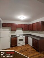 3904 N Janssen Ave, Unit 3 Apartments