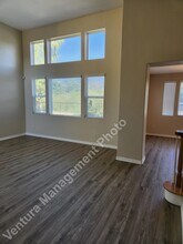 5885 Indian Point Dr in Simi Valley, CA - Foto de edificio - Building Photo