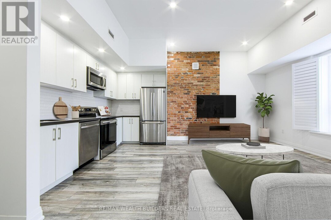 219-219 Jarvis St in Toronto, ON - Building Photo