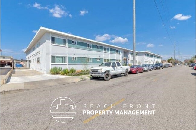 11819 Eucalyptus Ave. in Hawthorne, CA - Foto de edificio - Building Photo