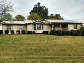 4907 Bentwood Dr in Oakwood, GA - Building Photo