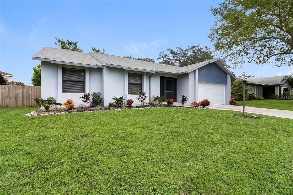 5749 Colonial Oaks Blvd in Sarasota, FL - Building Photo