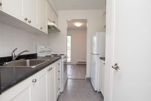 Orchard View Apartments in Oshawa, ON - Building Photo