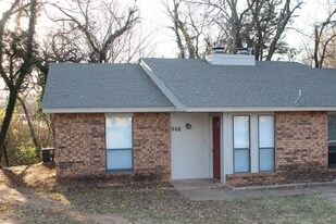 908 Acacia Cir in Noble, OK - Building Photo