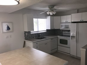 300 Pierce St, Unit 4 in Hollywood, FL - Building Photo - Building Photo