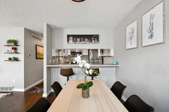 6665 E Arizona Ave in Denver, CO - Building Photo - Building Photo