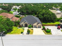 2812 Bluebird Ave in McAllen, TX - Foto de edificio - Building Photo