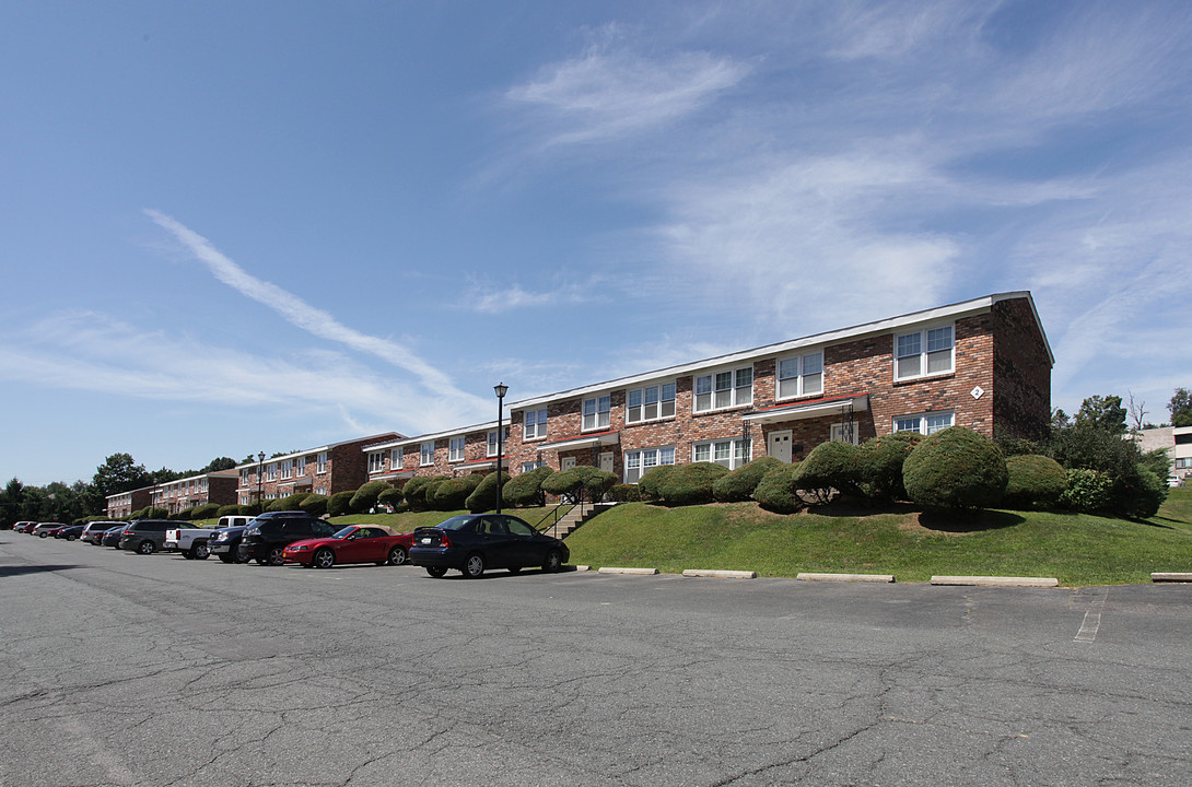 Berry Oxford Townhouse Apartments in Latham, NY - Building Photo