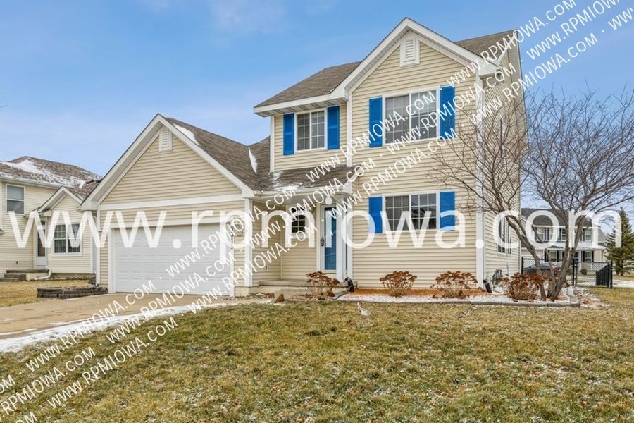9315 Kingman Dr in West Des Moines, IA - Building Photo