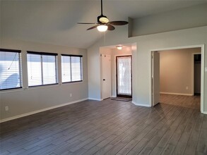 16142 Manor Point Dr in Houston, TX - Building Photo - Building Photo