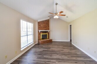 4630 Chadwell Cove in Millington, TN - Foto de edificio - Building Photo