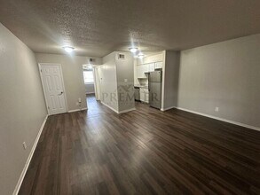 6007 Barton St in Shawnee, KS - Building Photo - Building Photo