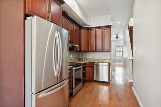 528 S 13th St-Unit -1 in Philadelphia, PA - Foto de edificio - Building Photo