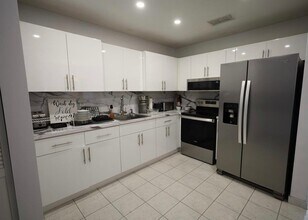 4306 SW 131st Ave in Miami, FL - Foto de edificio - Building Photo