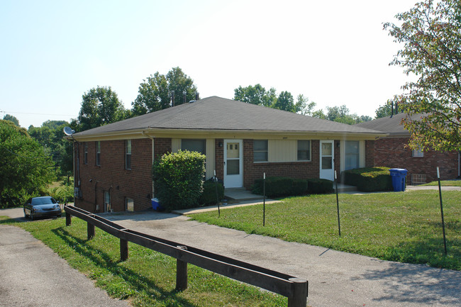 2005 Cambridge Dr in Lexington, KY - Building Photo - Building Photo