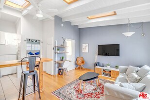 313 Mildred Ave in Los Angeles, CA - Building Photo