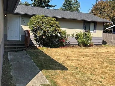 7357 E Polk Ave in Port Orchard, WA - Building Photo - Building Photo