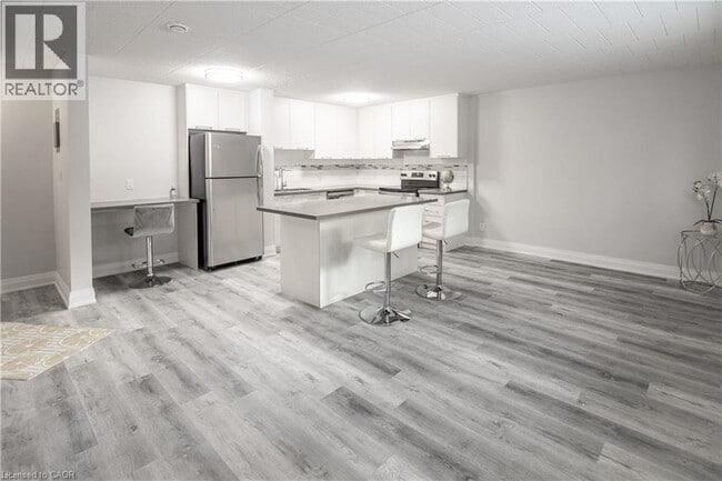 6287 O'Neil St in Niagara Falls, ON - Foto de edificio - Building Photo