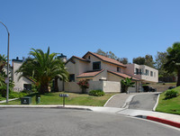 Avenida Las Brisas 4-Plex in Oceanside, CA - Foto de edificio - Building Photo