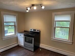 11 Lawrence St, Unit 11A in Concord, NH - Foto de edificio - Building Photo