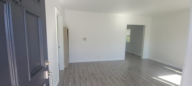 432 N Glenwood Pl in Burbank, CA - Foto de edificio - Building Photo