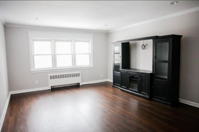 20 Gibson Ave, Unit Apartment D2 in Huntington, NY - Foto de edificio - Building Photo