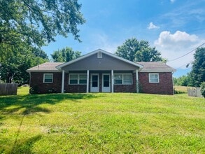 802 W Main St in Odessa, MO - Building Photo - Building Photo