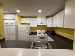 175 Mill Pond Rd in Hamden, CT - Building Photo - Building Photo