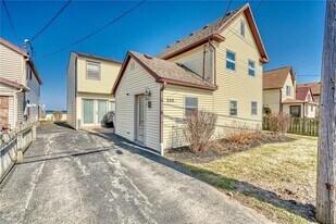 888 Edgemere Dr in Rochester, NY - Building Photo