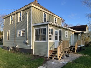 301 S Hamlin St in Shawano, WI - Foto de edificio - Building Photo
