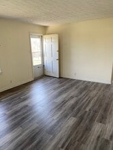 1620 Neals Creek Rd in Stanford, KY - Foto de edificio - Building Photo