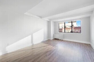 333 E 91st St in New York, NY - Building Photo - Building Photo