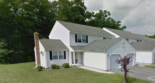 59 Hilltop Dr, Unit 1 in North Windham, CT - Building Photo - Building Photo