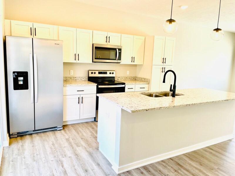 20877 South Ct in Elkhorn, NE - Foto de edificio