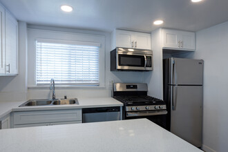 Long Beach Terraces in Long Beach, CA - Foto de edificio - Interior Photo
