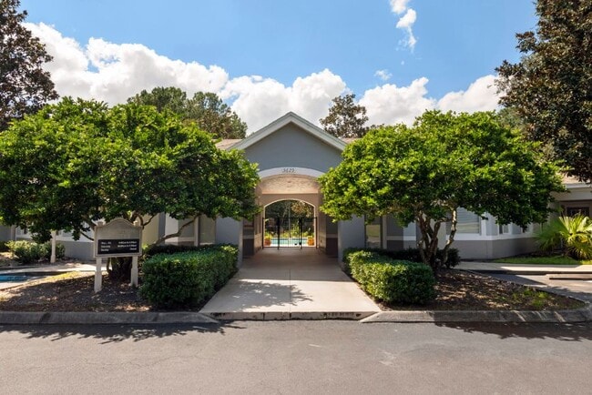 Courtney Manor Apartments in Jacksonville, FL - Foto de edificio - Building Photo