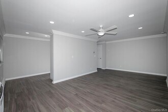 405 E Main St in Bay Shore, NY - Building Photo - Building Photo