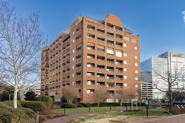 Harbor Place in Norfolk, VA - Building Photo - Building Photo