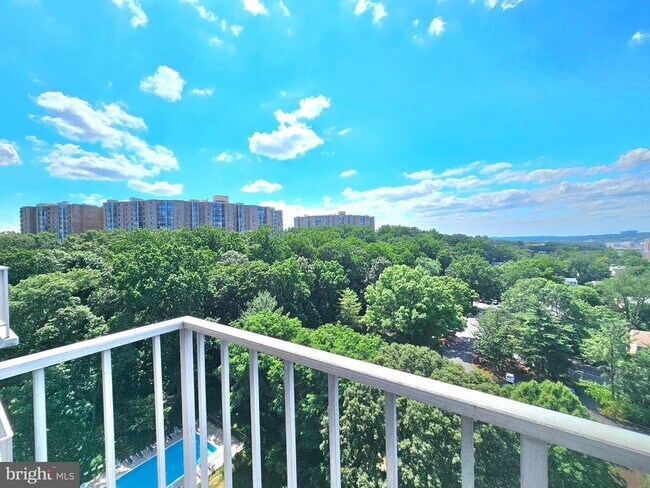 2059 Huntington Ave in Alexandria, VA - Building Photo - Building Photo