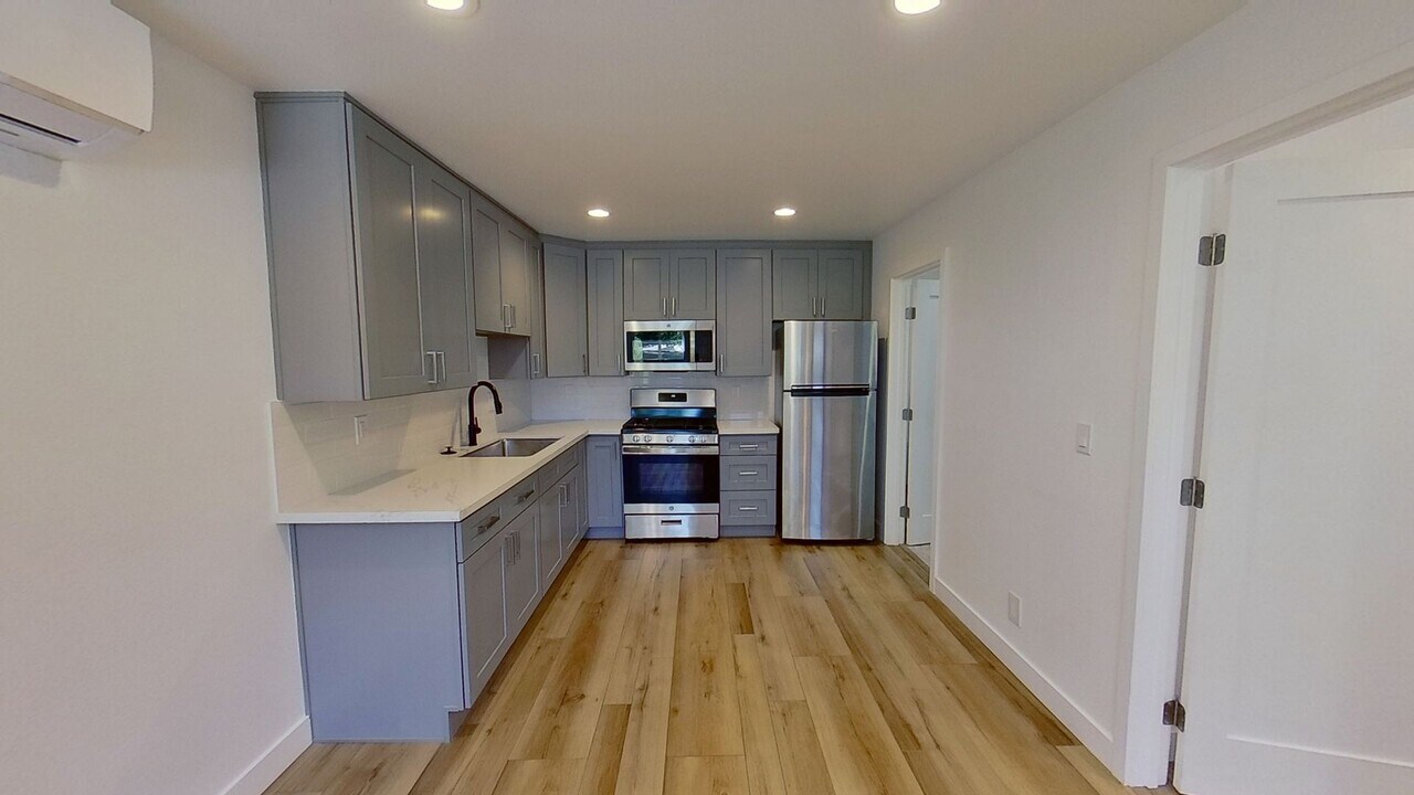 1896 N College Cir, Unit 1896 #A N. College Cir in Long Beach, CA - Building Photo